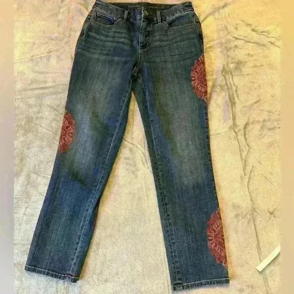 Chico’s Women’s Jeans 00 Medallion Embroidered Girlfriend Ankle Denim Boho Jeans - Picture 1 of 10